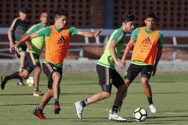 Mexican National soccer team s player Jesus Molina (L) and Rodolfo Pizarro (R) during a training of the team held at Trinity University in San Antonio, Texas, USA on 15 July 2017. Mexico will face Curazao in the Golden Cup 2017. MEXICO TRAINING !ACHTUNG: NUR REDAKTIONELLE NUTZUNG!  Copyright: xJosexMendezx JME02 20170715-636357426724648067