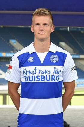 Fußball 2. Bundesliga Offizieller Fototermin MSV Duisburg am 15.07.2017 in der Schauinsland-Reisen-Arena in Duisburg Dan-Patrick Poggenberg ( Duisburg ) xRx