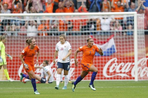 Fußball, Frauen EM, Niederlande - Norwegen (L-R) goalkeeper Ingrid Hjelmseth of Norway women, Desiree van Lunteren of Holland Women, Nora Berge of Norway women, Emilie Bosshard Haavi of Norway women, Shanice van de Sanden of Holland Women during the UEFA WEURO 2017 Group A group stage match between The Netherlands and Norway at the Galgenwaard Stadium on July 16, 2017 in Utrecht, The Netherlands Women: The Netherlands v Norway UEFA WEURO 2017 2017 2018 xVIxVIxImagesx xMauricexvanxSteenxIVx 8239799
