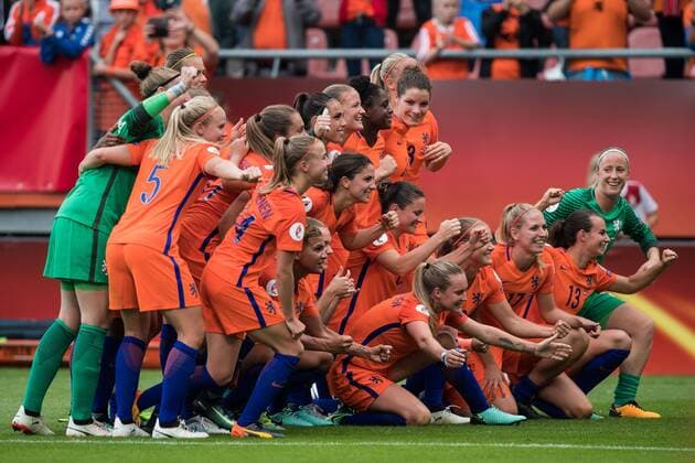 the players of The Netherlands celebrate the victory during the UEFA WEURO 2017 Group A group stage match between The Netherlands and Norway at the Galgenwaard Stadium on July 16, 2017 in Utrecht, The Netherlands Women: The Netherlands v Norway UEFA WEURO 2017 2017 2018 xVIxVIxImagesx xGerritxvanxKeulenxIVx 8240495
