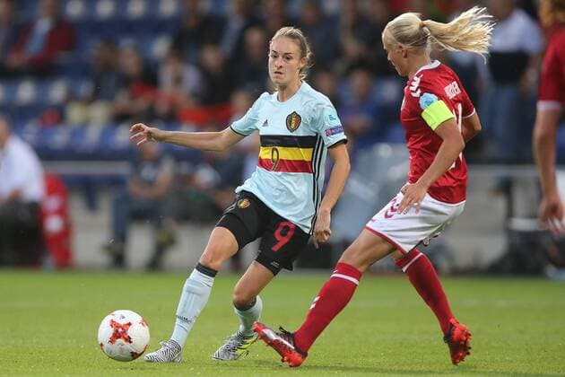 Tessa Wullaert of Belgium women, Katrine Veje of Denmark women during the UEFA WEURO 2017 Group A group stage match between Denmark and Belgium at the Vijverberg stadium on July 16, 2017 in Doetinchem, The Netherlands Women: Denmark v Belgium UEFA WEURO 2017 2017 2018 xVIxVIxImagesx xTomxBodexMultimediaxIVx 8241024