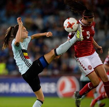 Belgium s Tessa Wullaert and Denmark s Simone Boye Sorensen fight for the ball during a soccer game between Belgian national women s soccer team Red Flames and Denmark, the first game in group A in the group stage of the Women s European Championship EM Europameisterschaft 2017 in the Netherlands, Sunday 16 July 2017 in Rheden, The Netherlands. DAVIDxCATRY  x05132834x