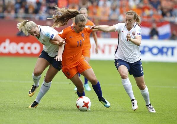 (170717) -- UTRECHT, July 17, 2017 -- Elise Thorsnes (L) and Kristine Minde (R) of Norway fight for the ball with Lieke Martens of Netherlands during the UEFA Women s EURO 2017 soccer tournament opening match between the Netherlands and Norway at the Stadion Galgenwaard in Utrecht, the Netherlands, July 16, 2017. The Netherlands won the game 1-0. ) (SP)NETHERLANDS-UEFA-WOMEN S EURO-2017-GROUP-NETHERLANDS VS NORWAY YexPingfan 