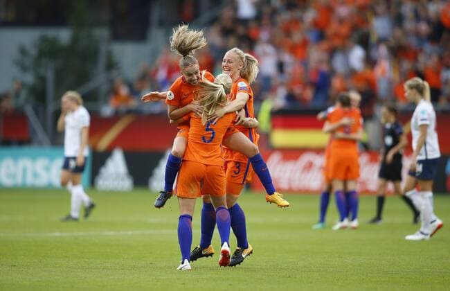 (170717) -- UTRECHT, July 17, 2017 -- Dutch players celebrate after winning against Norway during the UEFA Women s EURO 2017 soccer tournament opening match at the Stadion Galgenwaard in Utrecht, the Netherlands, July 16, 2017. The Netherlands won the game 1-0. ) (SP)NETHERLANDS-UEFA-WOMEN S EURO-2017-GROUP-NETHERLANDS VS NORWAY YexPingfan 