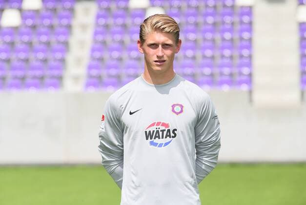 Fussball 2.Bundesliga Aue, 17.07.2017, Erzgebirgsstadion, Fussball, 2.Bundesliga, FC Erzgebirge Aue , GER, Porträttermin 2017 2018 , Im Bild: Torhüter Robert Jendrusch. ,