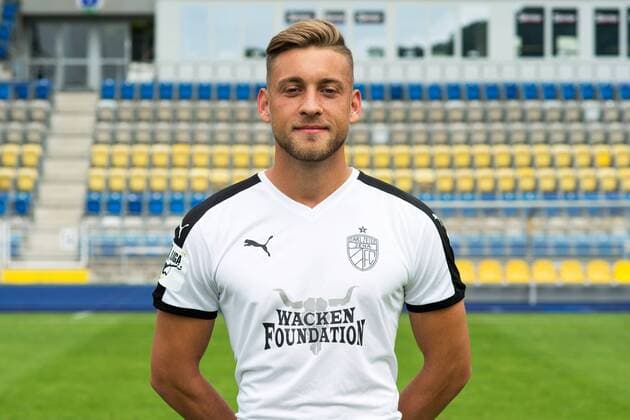 Porträt: Fußball, GER, 3.Liga, Porträttermin 2017 2018, FC Carl Zeiss Jena, Dennis Slamar Ernst Abbe Sportfeld