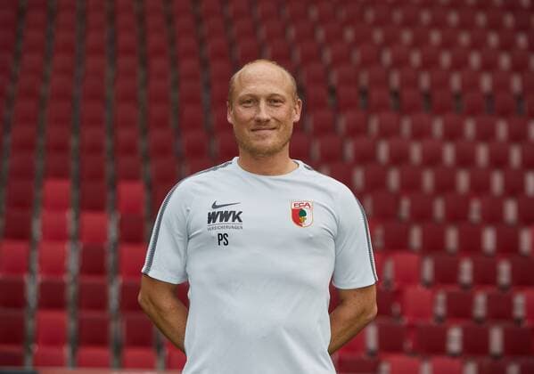 Dr. Peter Stiller (Mannschaftsarzt), Fußball, GER, 1. BL, Porträttermin 2017 2018, FC Augsburg,