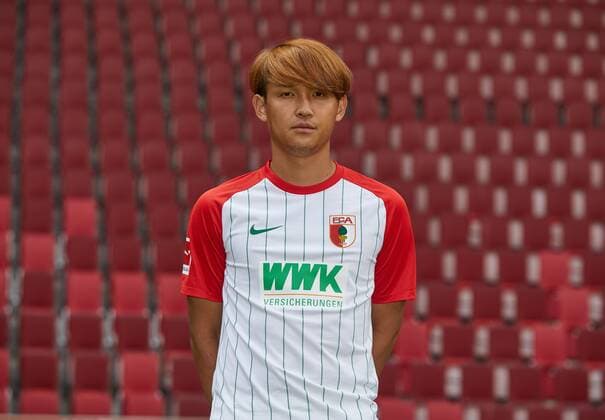 Takashi Usami, Fußball, GER, 1. BL, Porträttermin 2017 2018, FC Augsburg,