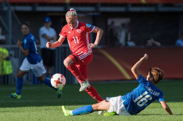 (L-R) Ekaterina Sochneva o,f Russia women Manuela Giugliano of Italy Women during the UEFA WEURO 2017 Group B group stage match between Italy and Russia at Het Kasteel on July 17, 2017 in Rotterdam, The Netherlands Women: Italy v Russia UEFA WEURO 2017 2017 2018 xVIxVIxImagesx xGerritxvanxKeulenxIVx 8248776