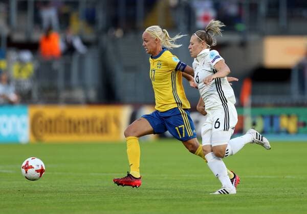 Niederlande, Breda, Rat Verlegh Stadion, 17.07.2017, Fußball, UEFA WEURO, Deutschland - Schweden Bild: v. lk. Sara Caroline Seger (Sweden, 17) und Kirstin Demann (Deutschland, 6) Copyright: HMBxMedia xHeikoxBecker