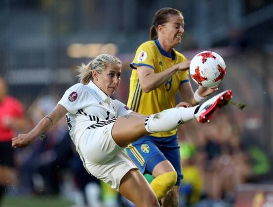 Niederlande, Breda, Rat Verlegh Stadion, 17.07.2017, Fußball, UEFA WEURO, Deutschland - Schweden Bild: v. lk. Anna Blässe (Deutschland, 14) und Lotta Schelin (Sweden, 8) Copyright: HMBxMedia xHeikoxBecker