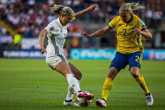 NLD, Breda, UEFA Women s Euro 2017 17.07.2017, Rat Verlegh Stadion, Breda, NLD, Breda, UEFA Women s Euro 2017 , im Bild picture shows Anna Blaesse (Deutschland 14) gegen Jonna Andersson (Schweden 2), nordphotox xRauch nph00251