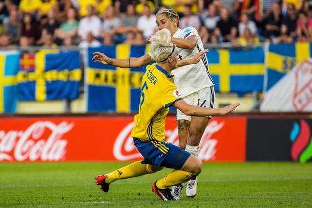 NLD, Breda, UEFA Women s Euro 2017 17.07.2017, Rat Verlegh Stadion, Breda, NLD, Breda, UEFA Women s Euro 2017 , im Bild picture shows Nilla Fischer (Schweden 5) gegen Anna Blaesse (Deutschland 14), nordphotox xRauch nph00251
