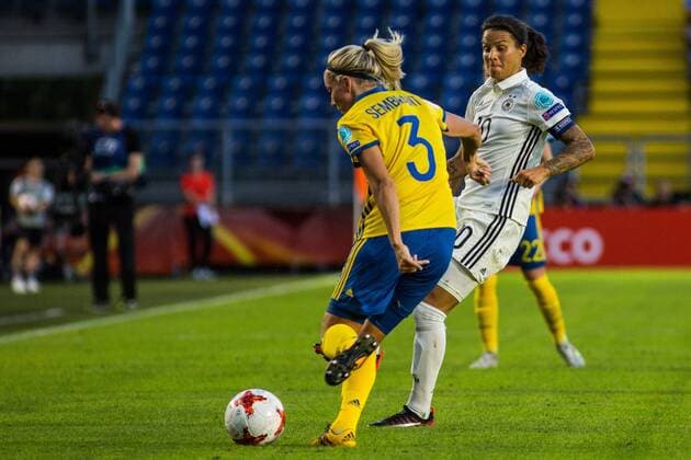 NLD, Breda, UEFA Women s Euro 2017 17.07.2017, Rat Verlegh Stadion, Breda, NLD, Breda, UEFA Women s Euro 2017 , im Bild picture shows Linda Sembrant (Schweden 3) gegen Dzsenifer Marozsan (Deutschland 10), nordphotox xRauch nph00251