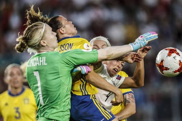 (L-R) Linda Sembrant of Sweden women, goalkeeper Hedvig Lindahl of Sweden women, Jessica Samuelsson of Sweden women, Nilla Fischer of Sweden women, Mandy Islacker of Germany women during the UEFA WEURO 2017 Group B group stage match between Germany and Sweden at the Rat Verlegh stadium on July 17, 2017 in Breda, The Netherlands Women: Germany v Sweden UEFA WEURO 2017 2017 2018 xVIxVIxImagesx xMauricexvanxSteenxIVx 8249546