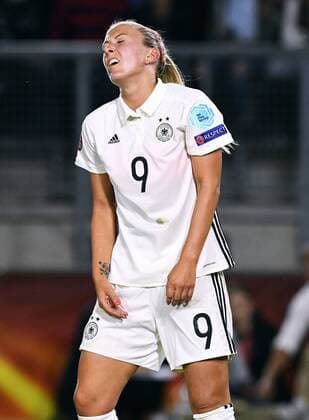 Fussball, Frauen, UEFA Europameisterschaft, EM 2017, Niederlande, Gruppe B, Rat Verlegh Stadion Breda, Deutschland - Schweden 0:0; Mandy Islacker (GER) enttäuscht nach vergebener Torchance. Enttäuschung, Frust, Aktion, Einzelbild.