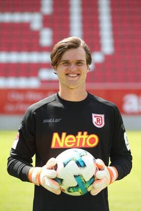 Portrait - Bastian Lerch (Regensburg) mit Ball Regensburg Copyright: xNickll Eibner-Pressefotox EP_anl
