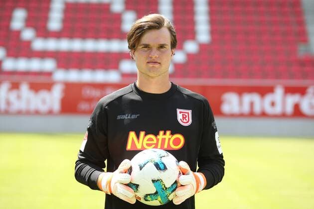 Portrait - Bastian Lerch (Regensburg) mit Ball Regensburg Copyright: xNickll Eibner-Pressefotox EP_anl