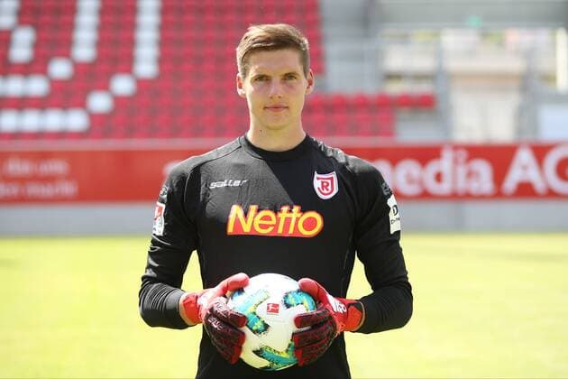 Portrait - Moritz Maiershofer (Regensburg) mit Ball Regensburg Copyright: xNickll Eibner-Pressefotox EP_anl