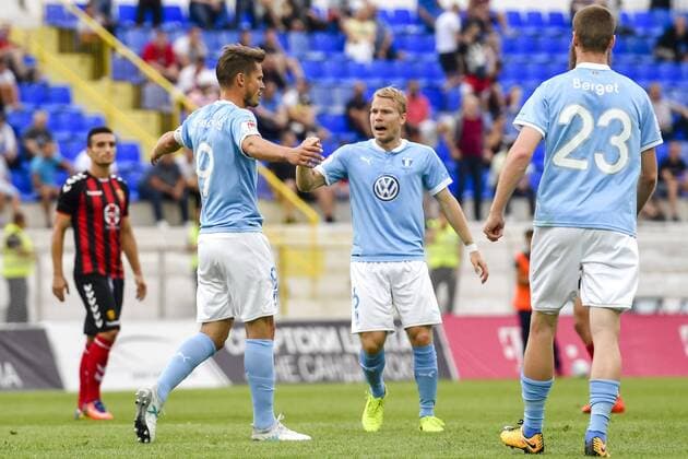 170718 Malmö FFs Markus Rosenberg och Oscar Lewicki jublar efter 0-1 under en fotbollsmatch mellan Vardar och Malmö FF i kvalet till Champions League den 18 juli 2017 i Strumica.  Copyright: PETTERxARVIDSON BB170718PA046