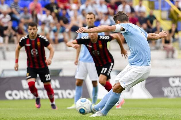 170718 Malmö FFs Markus Rosenberg gör 0-1 pa straff under en fotbollsmatch mellan Vardar och Malmö FF i kvalet till Champions League den 18 juli 2017 i Strumica.  Copyright: PETTERxARVIDSON BB170718PA048