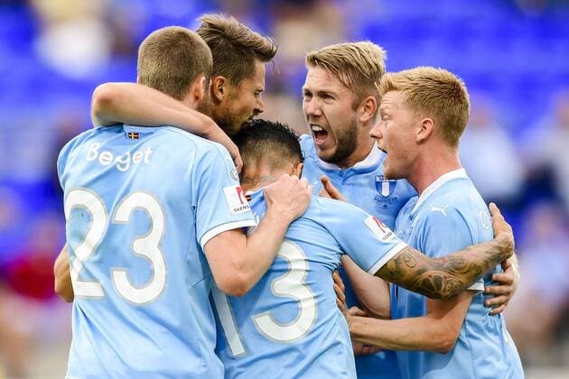 170718 Malmö FFs Anton Tinnerholm och Anders Christiansen jublar efter 0-1 av Anders Christiansen under en fotbollsmatch mellan Vardar och Malmö FF i kvalet till Champions League den 18 juli 2017 i Strumica.  Copyright: PETTERxARVIDSON BB170718PA057