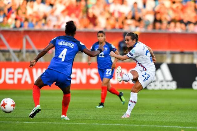 Fanndis Fridriksdottir (Island , Iceland) (23) beim Torschuss, Fussball, UEFA Women s EURO 2017, Frankreich - Island, xmkx