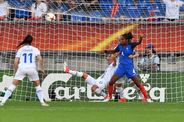 Dagny Brynjarsdottir (Island , Iceland) (10) rettet auf der Linie, Fussball, UEFA Women s EURO 2017, Frankreich - Island, xmkx