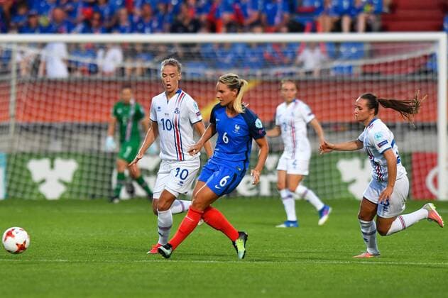 Amandine Henry (Frankreich, France) (6) passt den Ball, Fussball, UEFA Women s EURO 2017, Frankreich - Island, xmkx