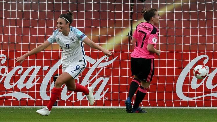 Torschützin Jodie Taylor (England, 9) jubelt über das Tor zum 1:0, Jubel, Torjubel, Torerfolg, celebrate the goal, goal, celebration, Jubel ueber das Tor, optimistisch, Action, Aktion, Fussball, UEFA Women s EURO 2017, England - Schottland, xozx