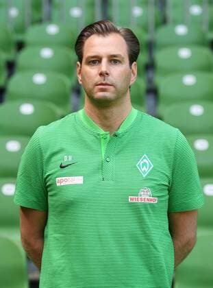 FUSSBALL 1. BUNDESLIGA SAISON 2017 2018 Porträttermin SV Werder Bremen: Mannschafts-Arzt Daniel Hellermann Bremen