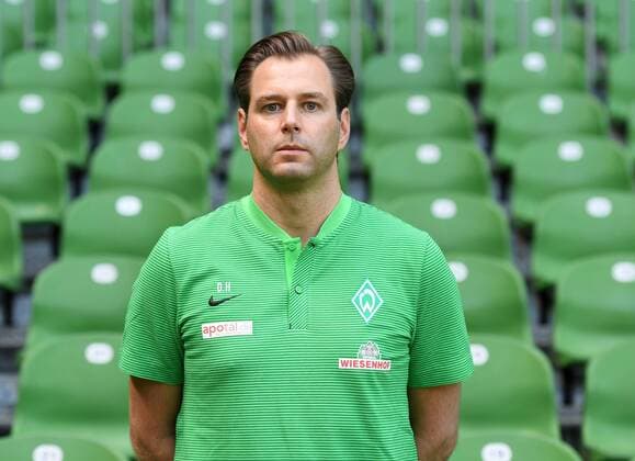 FUSSBALL 1. BUNDESLIGA SAISON 2017 2018 Porträttermin SV Werder Bremen: Mannschafts-Arzt Daniel Hellermann Bremen