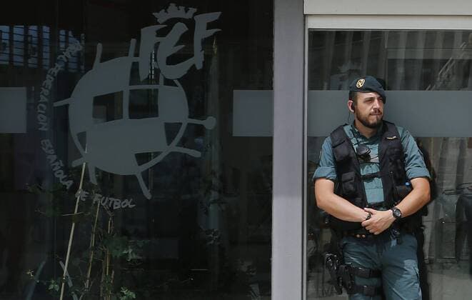 The spanish Civil Guard policeman stand outside of Spanish Football Federation headquarters during a anti-corruption operation and after the arrest of his president, Angel Maria Villar, among others including his own son. (Photo: Jose L. Cuesta 261 Cordon Press). Cordon Press  xJ.xLuisxCuestax xx
