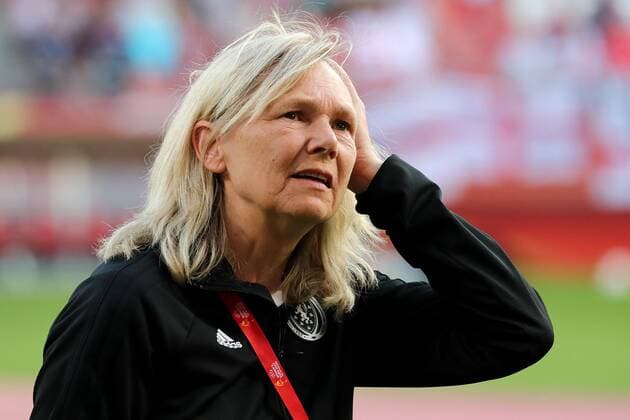 Anna Signeul (Trainerin, Cheftrainerin, Schottland), Einzelbild, Aktion, Action, Porträt, Portrait, enttäuscht schauend, Enttäuschung, Frustration, disappointed, pessimistisch, Fussball, UEFA Women s EURO 2017, England - Schottland, xozx