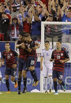 USA s Omar Gonzalez (C) and Paul Arriola celebrate after scoring against El Salvador during their Concacaf Gold Cup quarter final match at Lincoln Financial Field in Philadelphia, PA, USA, 19 July 2017. USA VS. EL SALVADOR !ACHTUNG: NUR REDAKTIONELLE NUTZUNG!  Copyright: xTOMxMIHALEKx TM111 20170720-636361211317037014