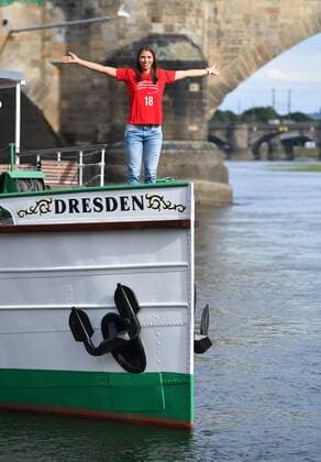 Volleyball, Dresdner SC - Shooting Neuzugang Sasa Planinsec auf dem Raddampfer Dresden auf der Elbe, Terrassenufer, Dampfer, Schaufelraddampfer, Sächsische Dampfschiffahrt, Dresdner SC, Volleyball, 1. Bundesliga Frauen, 1. Liga, DSC, Saison 2017 2018, 01.07.2017,