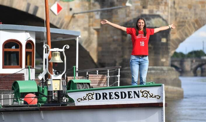 Volleyball, Dresdner SC - Shooting Neuzugang Sasa Planinsec auf dem Raddampfer Dresden auf der Elbe, Terrassenufer, Dampfer, Schaufelraddampfer, Sächsische Dampfschiffahrt, Dresdner SC, Volleyball, 1. Bundesliga Frauen, 1. Liga, DSC, Saison 2017 2018, 01.07.2017,