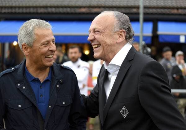 20.07.2017, Fussball 1.Bundesliga 2017 2018, Saisonvorbereitung, Borussia Mönchengladbach - OGC Nizza, in Rottach Egern, v.li: Trainer Lucien Favre (Nizza) mit Rolf Königs (Präsident Gladbach). 
