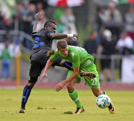 20.07.2017, Fussball 1.Bundesliga 2017 2018, Saisonvorbereitung, Borussia Mönchengladbach - OGC Nizza, in Rottach Egern, v.li: Jean-Michael Seri (Nizza) gegen Mickael Cuisance (Borussia Mönchengladbach). 
