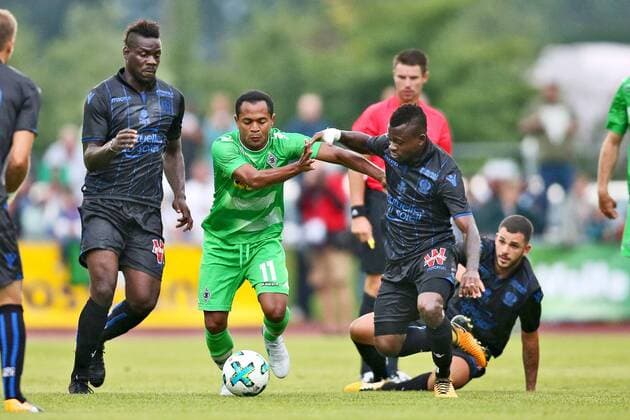 Mario Balotelli (Nizza), Raffael (Moenchengladbach) und Jean Michaael Seri (Nizza) waehrend des Testspiels der Borussia Moenchengladbach gegen OGC Nizza am 20.07.2017 in Rottach-Egern. Rottach-Egern Copyright: xEngelbrecht Eibner-Pressefotox EP_MET