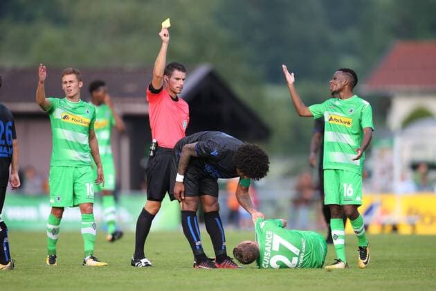 Dante (Nizza) erhaelt die gelbe Karte waehrend des Testspiels der Borussia Moenchengladbach gegen OGC Nizza am 20.07.2017 in Rottach-Egern. Rottach-Egern Copyright: xEngelbrecht Eibner-Pressefotox EP_MET
