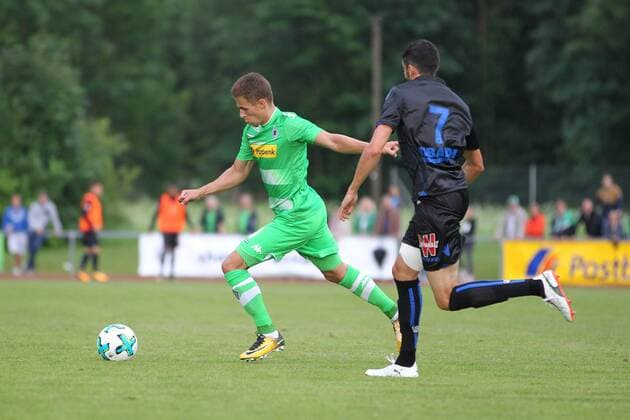 Thorgan Hazard (Moenchengladbach) und Pierre Lees Melou (Nizza) waehrend des Testspiels der Borussia Moenchengladbach gegen OGC Nizza am 20.07.2017 in Rottach-Egern. Rottach-Egern Copyright: xEngelbrecht Eibner-Pressefotox EP_MET