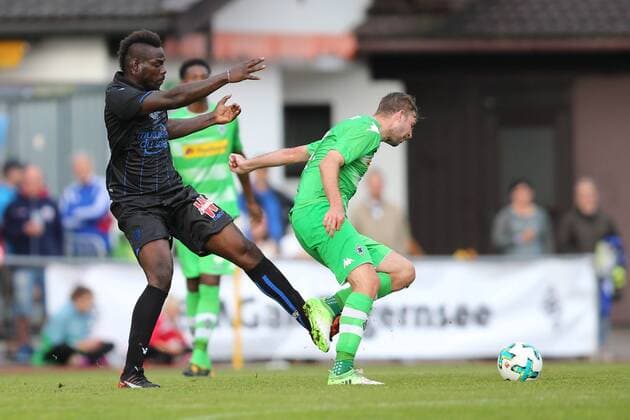 Mario Balotelli (Nizza) und Christoph Kramer (Moenchengladbach) waehrend des Testspiels der Borussia Moenchengladbach gegen OGC Nizza am 20.07.2017 in Rottach-Egern. Rottach-Egern Copyright: xEngelbrecht Eibner-Pressefotox EP_MET