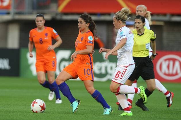Danielle van de Donk of Holland Women, Nanna Christiansen of Denmark women during the UEFA WEURO 2017 Group A group stage match between The Netherlands and Denmark at the Sparta stadium Het Kasteel on July 20, 2017 in Rotterdam, The Netherlands Women: The Netherlands v Denmark UEFA WEURO 2017 2017 2018 xVIxVIxImagesx xTomxBodexMultimediaxIVx 8271128