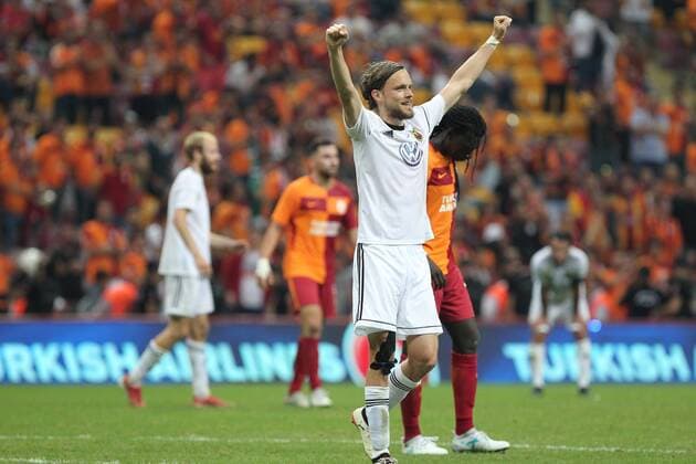 Bilder des Tages - SPORT Tom Pettersson of Ostersund FC during the UEFA Europaleague Qualifier 3rd round, 2nd leg match between Galatasaray and Ostersund FC at Turk Telekom Arena in Istanbul , Turkey on July 20, 2017. Final Score : Galatasaray 1 - Ostersund FC 