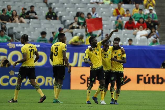 Romario Williams (2R) of Jamaica celebrates with his teammates after scoring a goal during their soccer match between Jamaica and Canada, for the Gold Cup, held at the Stadium of the University of Phoenix, Arizona, USA, on 20 July 2017. JAMAICA VS CANADA !ACHTUNG: NUR REDAKTIONELLE NUTZUNG!  Copyright: xJoséxMéndezx COP05 20170721-636362024975736624