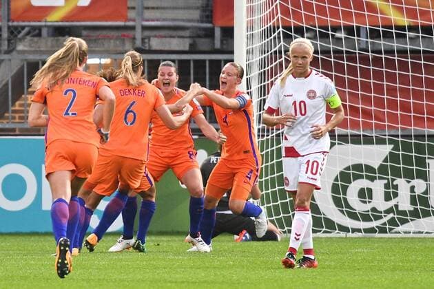 20.07.2017, Sparta-Stadion Het Kasteel, Rotterdam, NED, UEFA Frauen EM 2017, Niederlande vs Daenemark, Gruppe A, im Bild Sherida Spitse of Netherlands celebrates scoring their first goal from the penalty spot to make it Netherlands 1 Denmark 0 Sherida Spitse of Netherlands celebrates scoring their first goal from the penalty spot to make it Netherlands 1 Denmark 0 during the group A match of UEFA Women s EURO 2017 between Netherlands and Denmark at the Sparta-Stadion Het Kasteel in Rotterdam, Netherlands on 2017 07 20. Rotterdam  EP_fil  