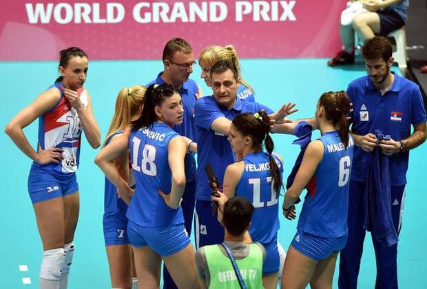 (170721) -- HONG KONG, July 21, 2017 -- Zolan Terzic (C), head coach of Serbia reacts during the group match against Russia at the FIVB World Grand Prix in Hong Kong, China, July 21, 2017. Liu Yun) (SP)CHINA-HONG KONG-VOLLEYBALL-WORLD GRAND PRIX LoxPingxFai 
