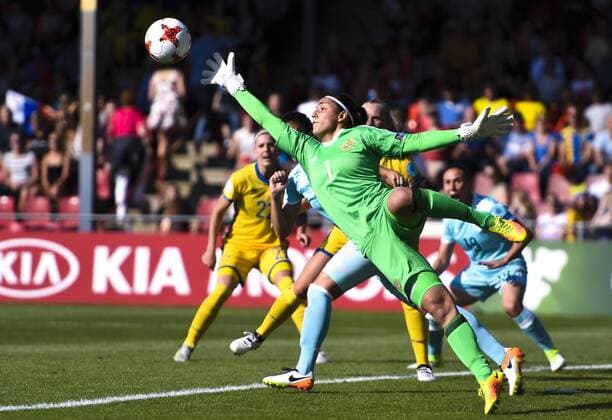 170721 Rysslands malvakt Tatjana Sjtjerbaki matchen mellan Sverige och Ryssland under dag 6 av fotbolls-EM den 21 juli 2017 i Deventer.  Copyright: CARLxSANDIN BB170721CS016