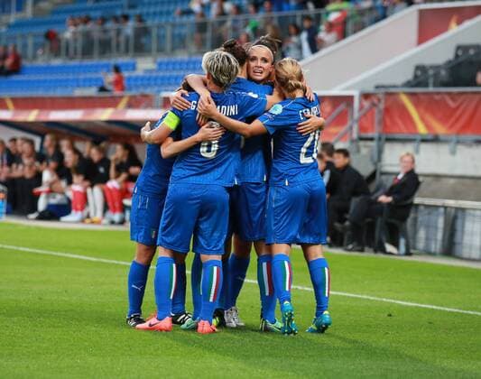 Niederlande, Tilburg, Willem II Stadion, 21.07.2017, Fußball, UEFA WEURO, Deutschland - Italien Bild: Torjubel zum 1:1 Ausgleich durch Italien, Torschützin hi. Ilaria Mauro (Italy, 9) Copyright: HMBxMedia xThomasxJäger